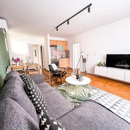 Apartments Valerian Новиград Екстериор снимка