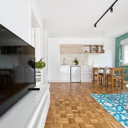 Apartments Valerian Новиград Екстериор снимка