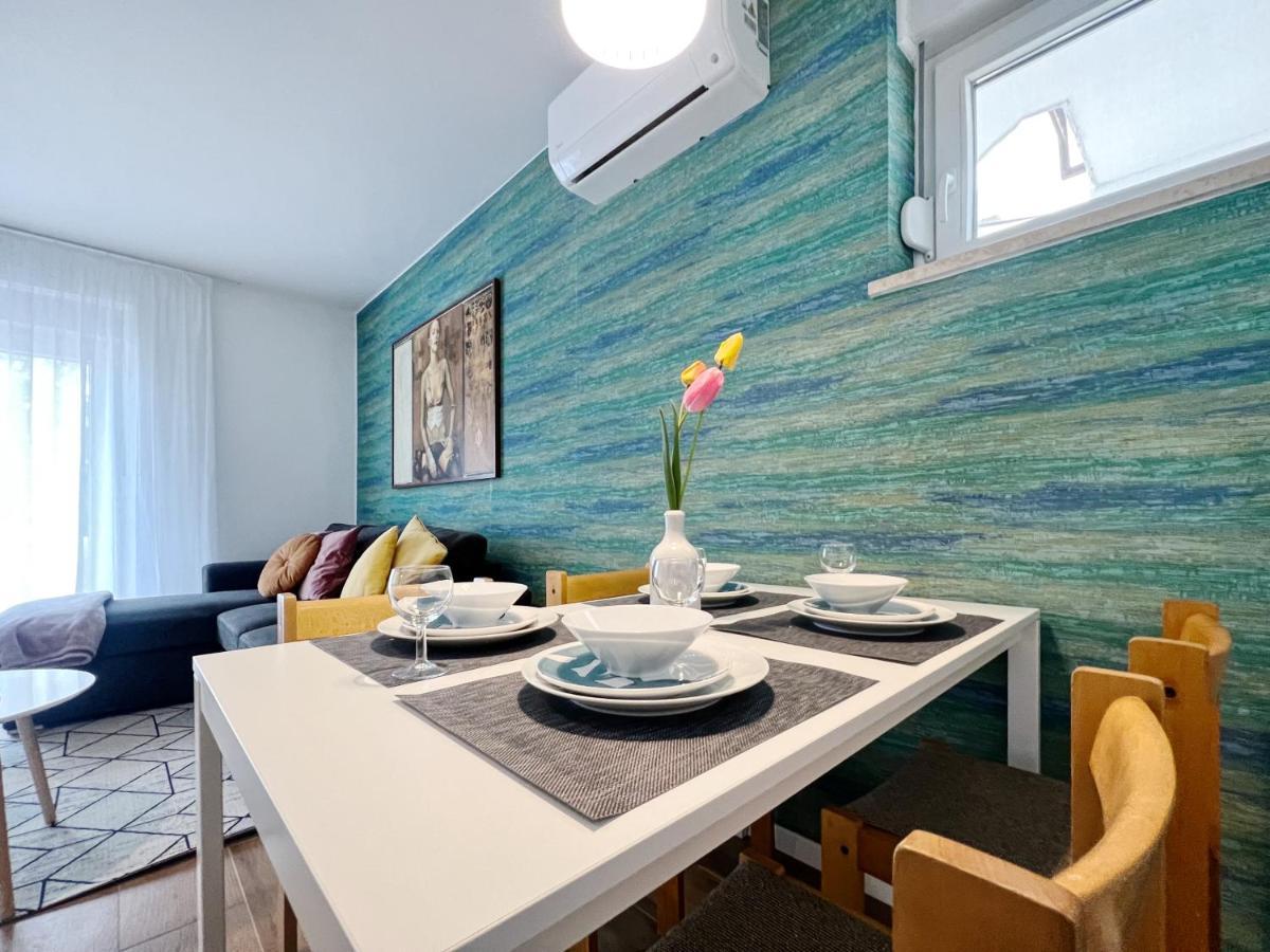 Apartments Valerian Новиград Екстериор снимка