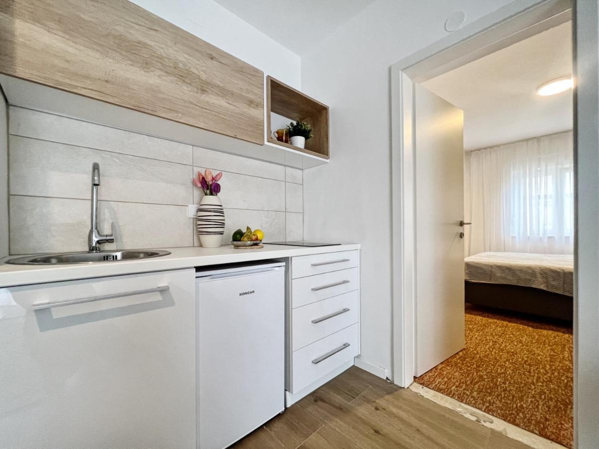 Apartments Valerian Новиград Екстериор снимка
