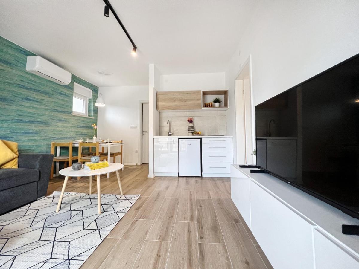 Apartments Valerian Новиград Екстериор снимка