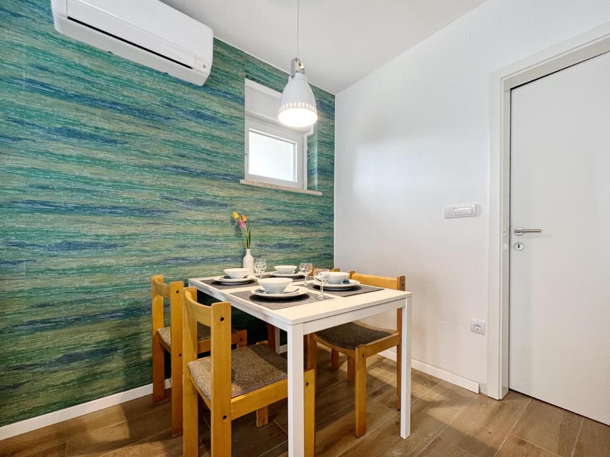 Apartments Valerian Новиград Екстериор снимка