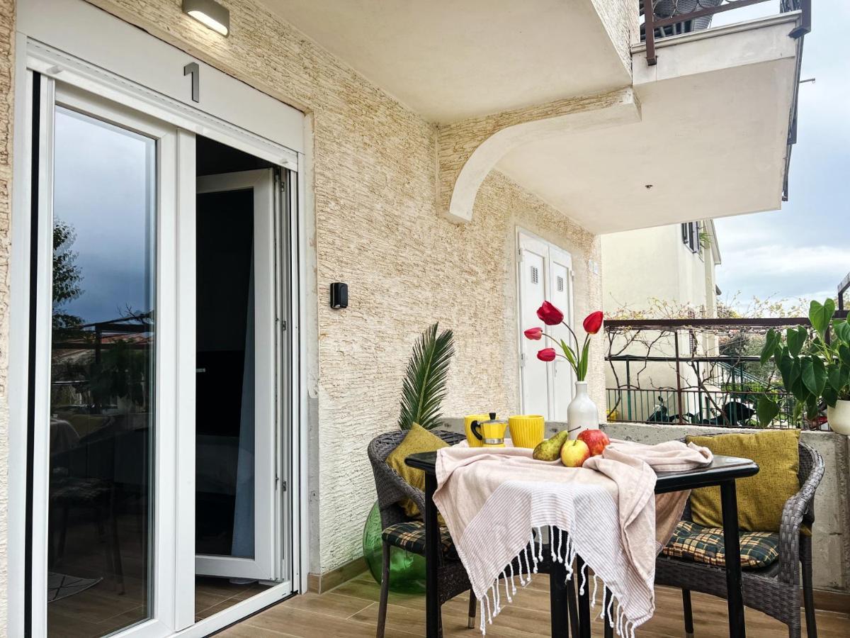 Apartments Valerian Новиград Екстериор снимка