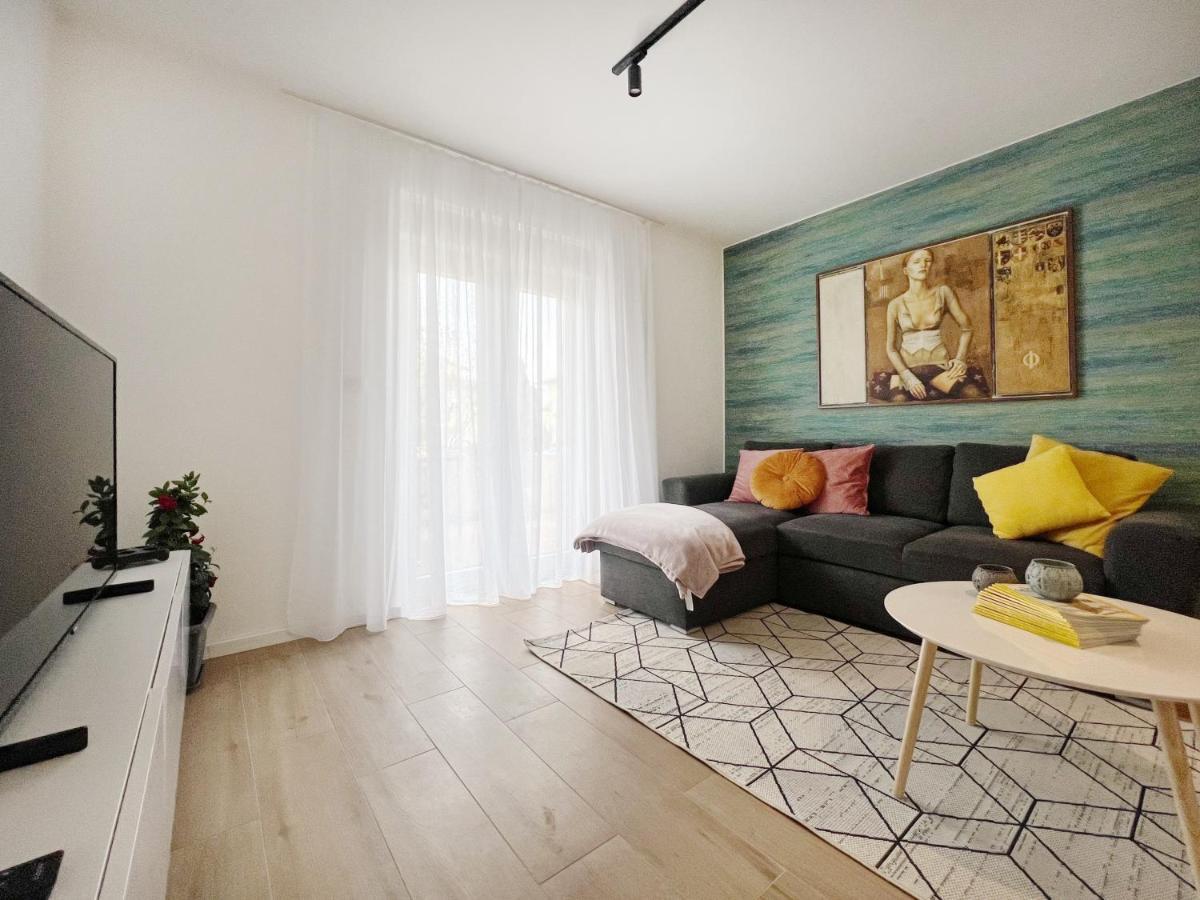 Apartments Valerian Новиград Екстериор снимка