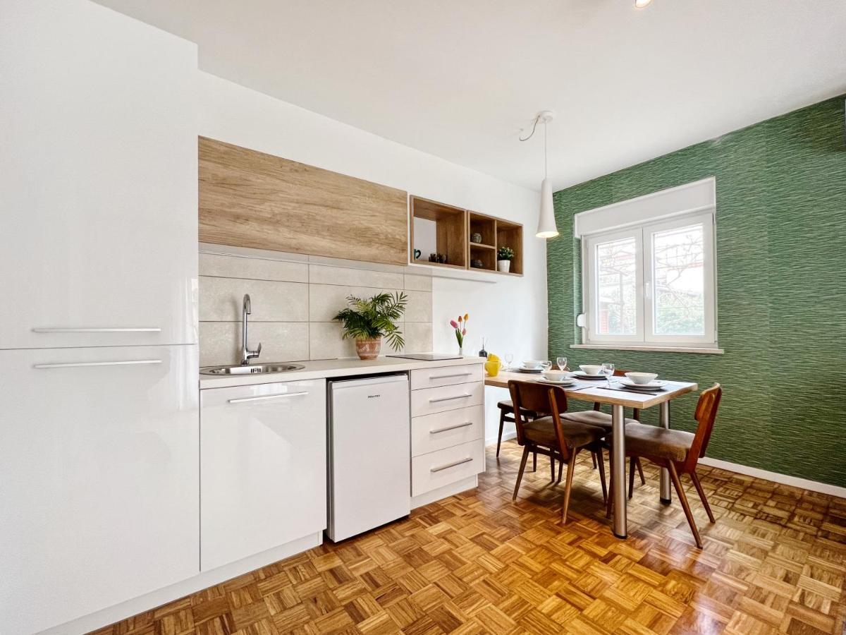Apartments Valerian Новиград Екстериор снимка