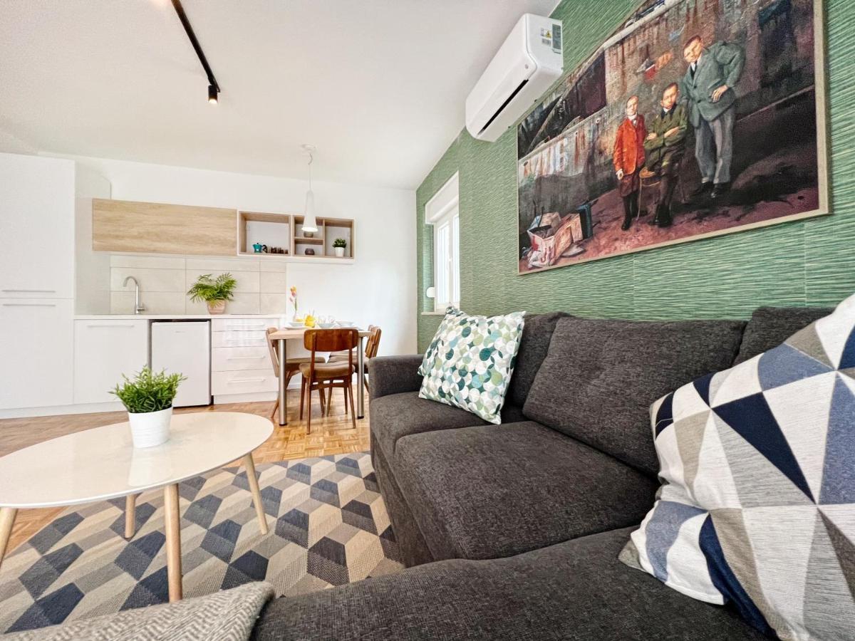 Apartments Valerian Новиград Екстериор снимка