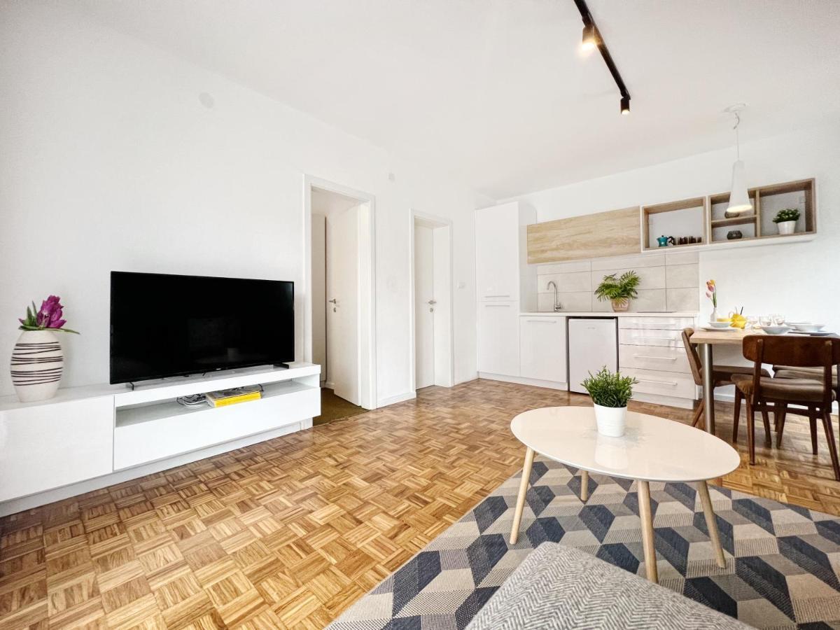 Apartments Valerian Новиград Екстериор снимка