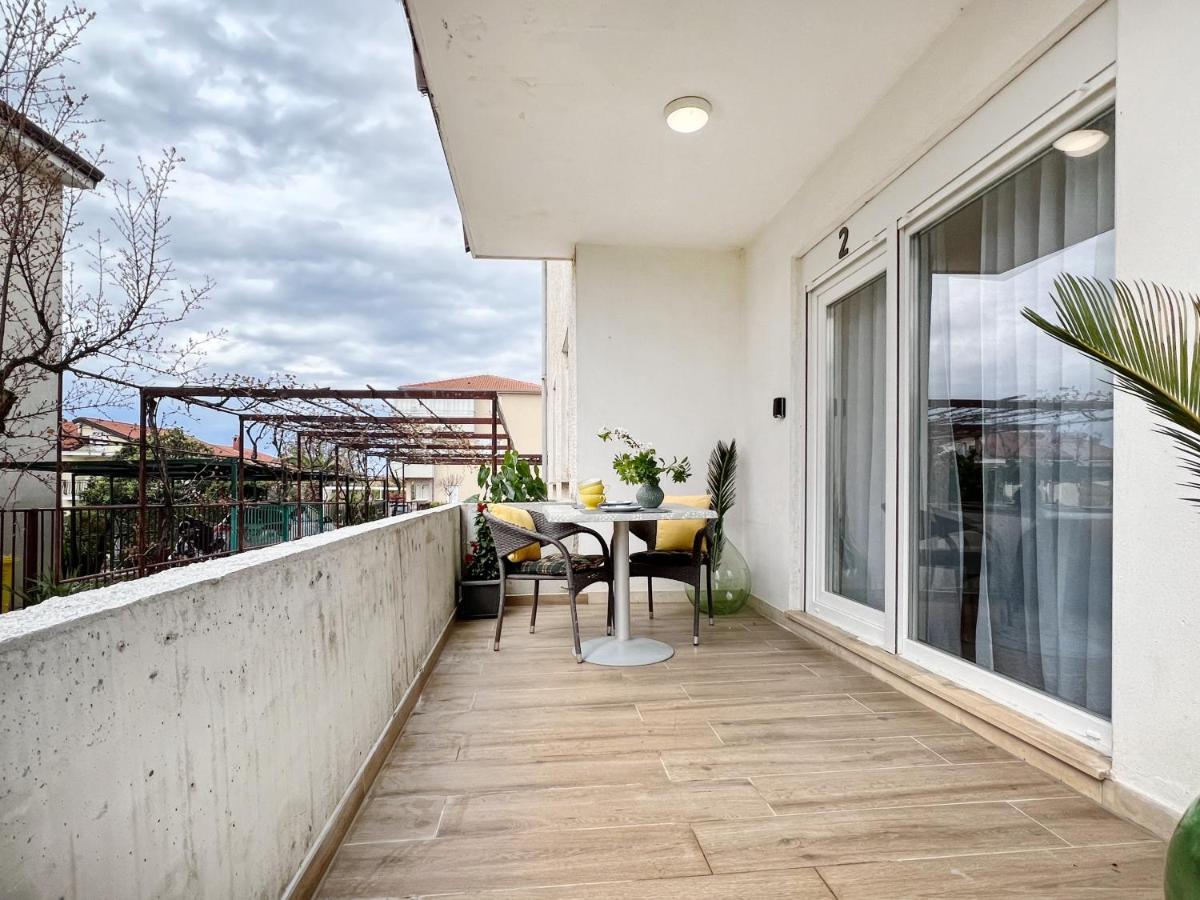 Apartments Valerian Новиград Екстериор снимка