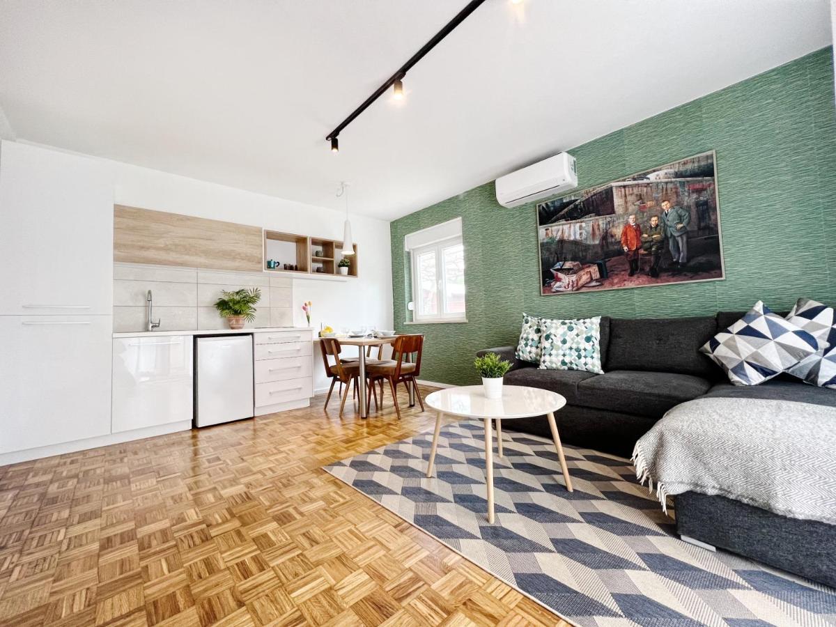 Apartments Valerian Новиград Екстериор снимка