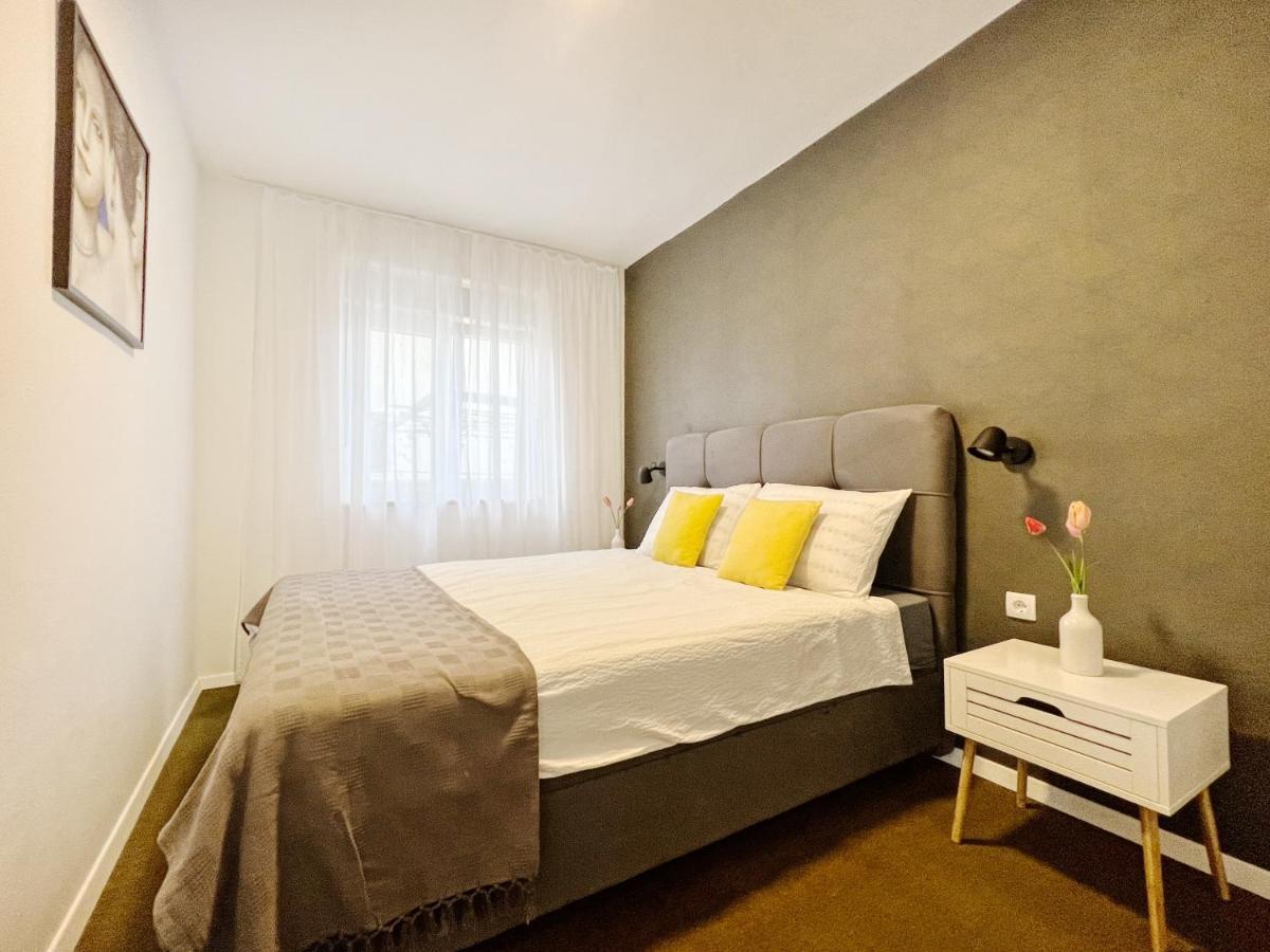 Apartments Valerian Новиград Екстериор снимка