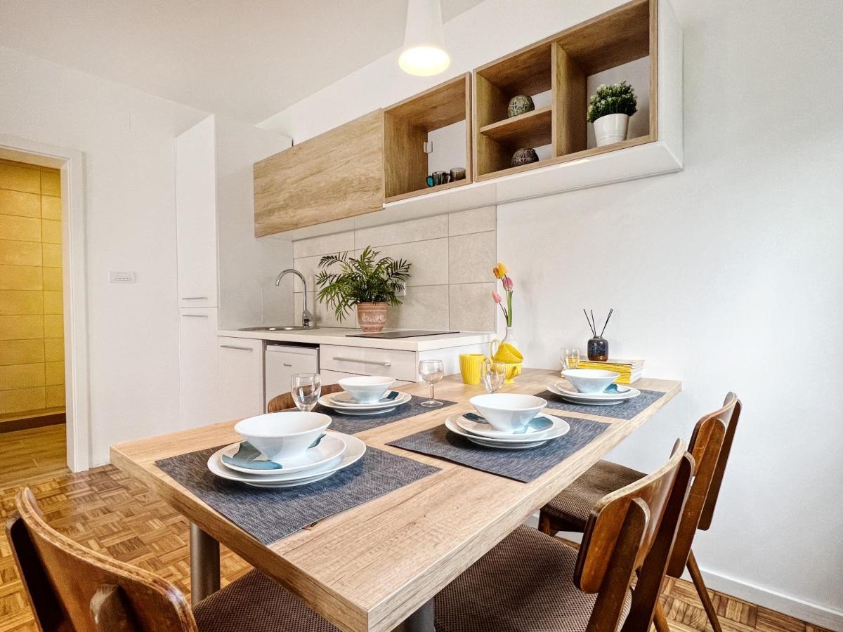 Apartments Valerian Новиград Екстериор снимка