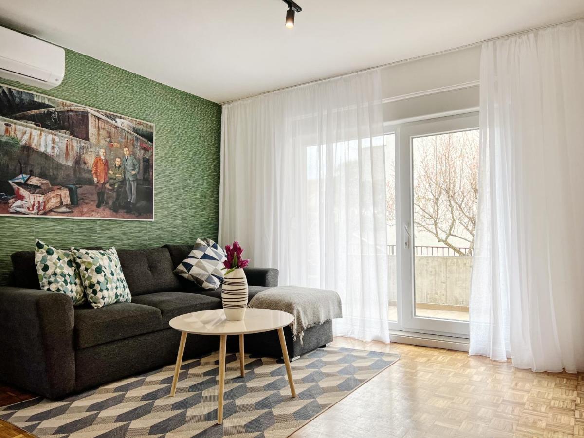 Apartments Valerian Новиград Екстериор снимка