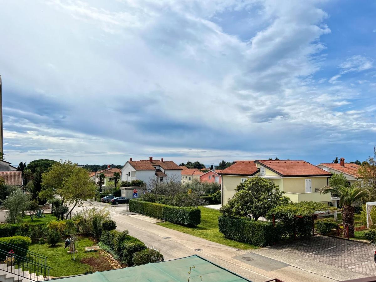 Apartments Valerian Новиград Екстериор снимка