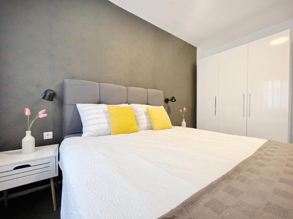 Apartments Valerian Новиград Екстериор снимка
