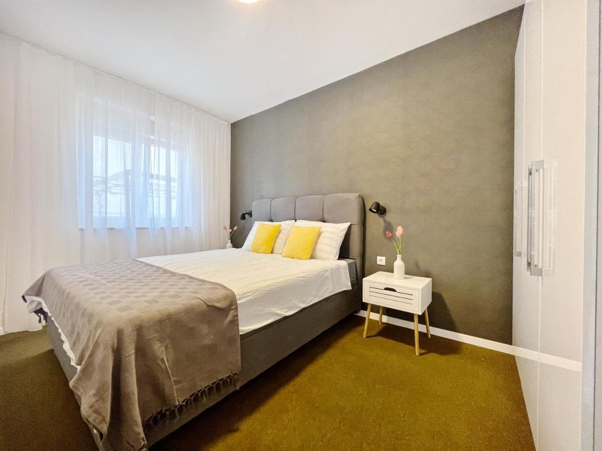 Apartments Valerian Новиград Екстериор снимка