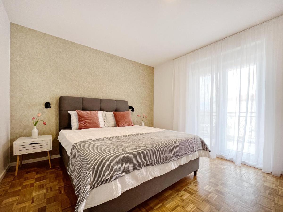 Apartments Valerian Новиград Екстериор снимка