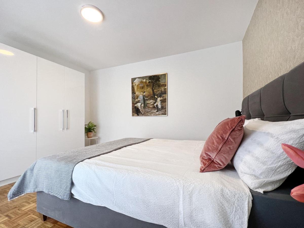 Apartments Valerian Новиград Екстериор снимка