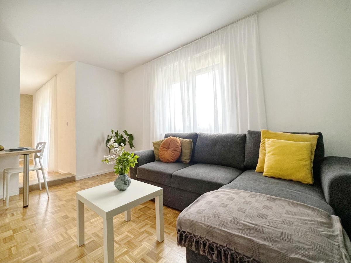 Apartments Valerian Новиград Екстериор снимка