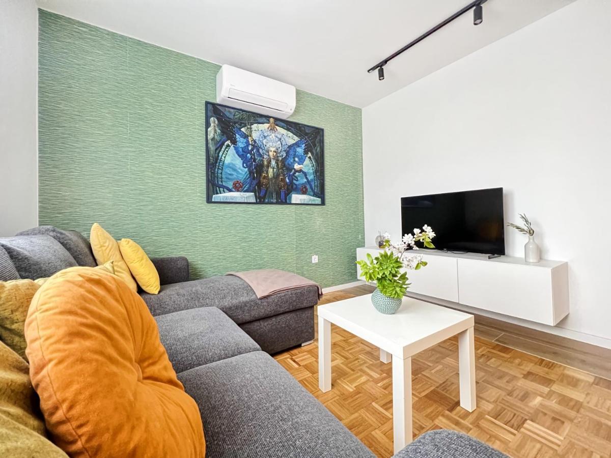 Apartments Valerian Новиград Екстериор снимка