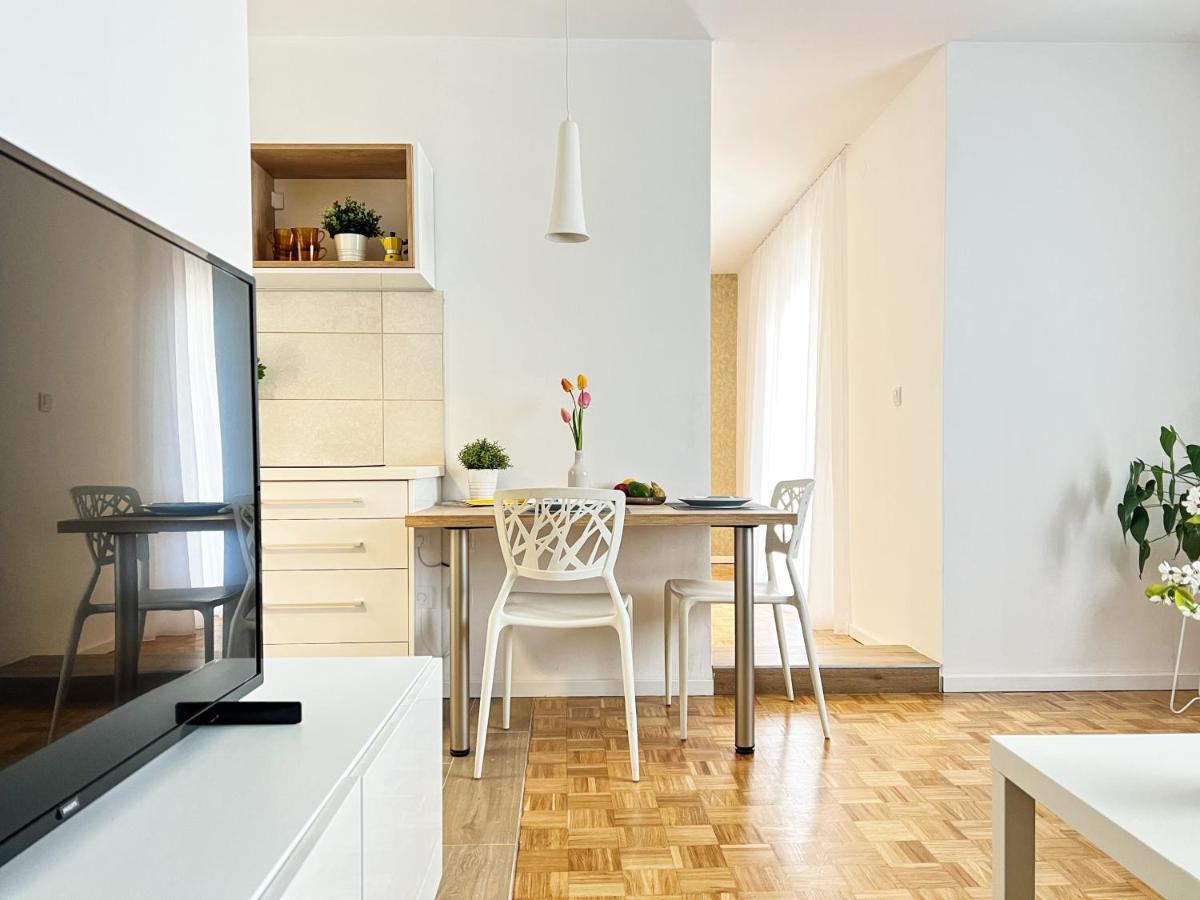 Apartments Valerian Новиград Екстериор снимка