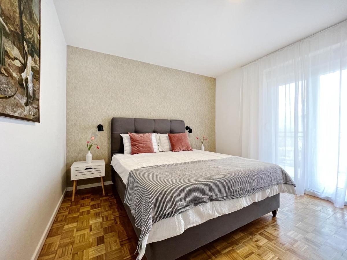 Apartments Valerian Новиград Екстериор снимка