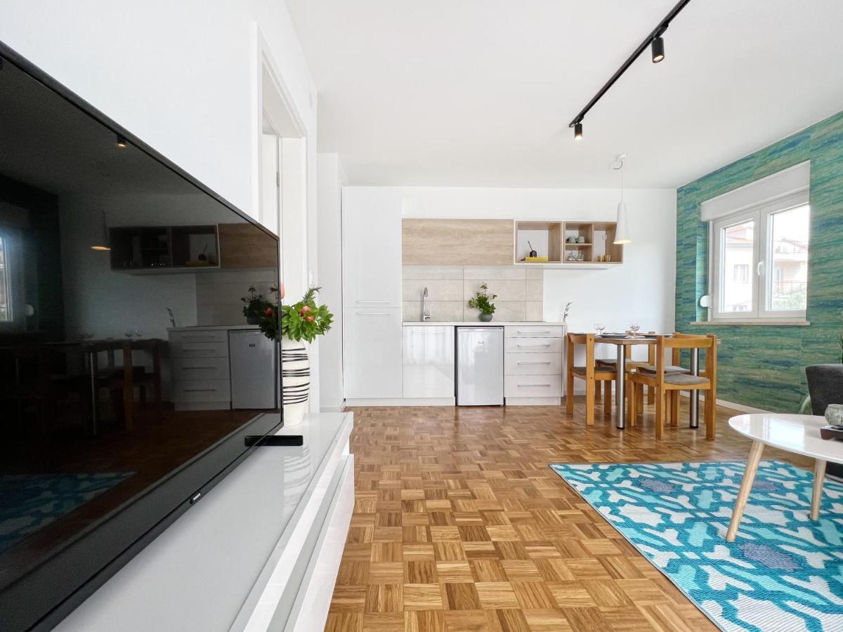 Apartments Valerian Новиград Екстериор снимка