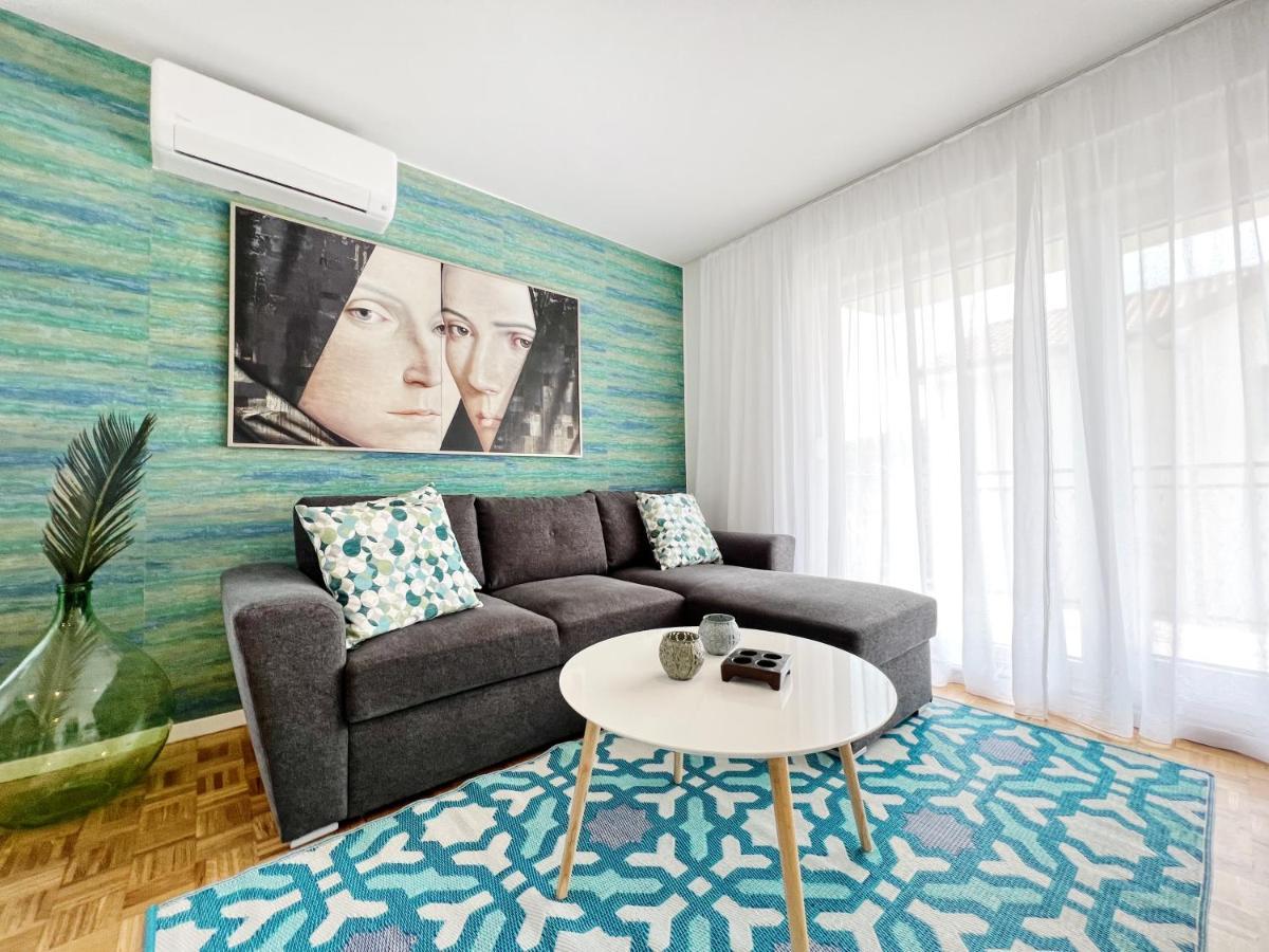 Apartments Valerian Новиград Екстериор снимка