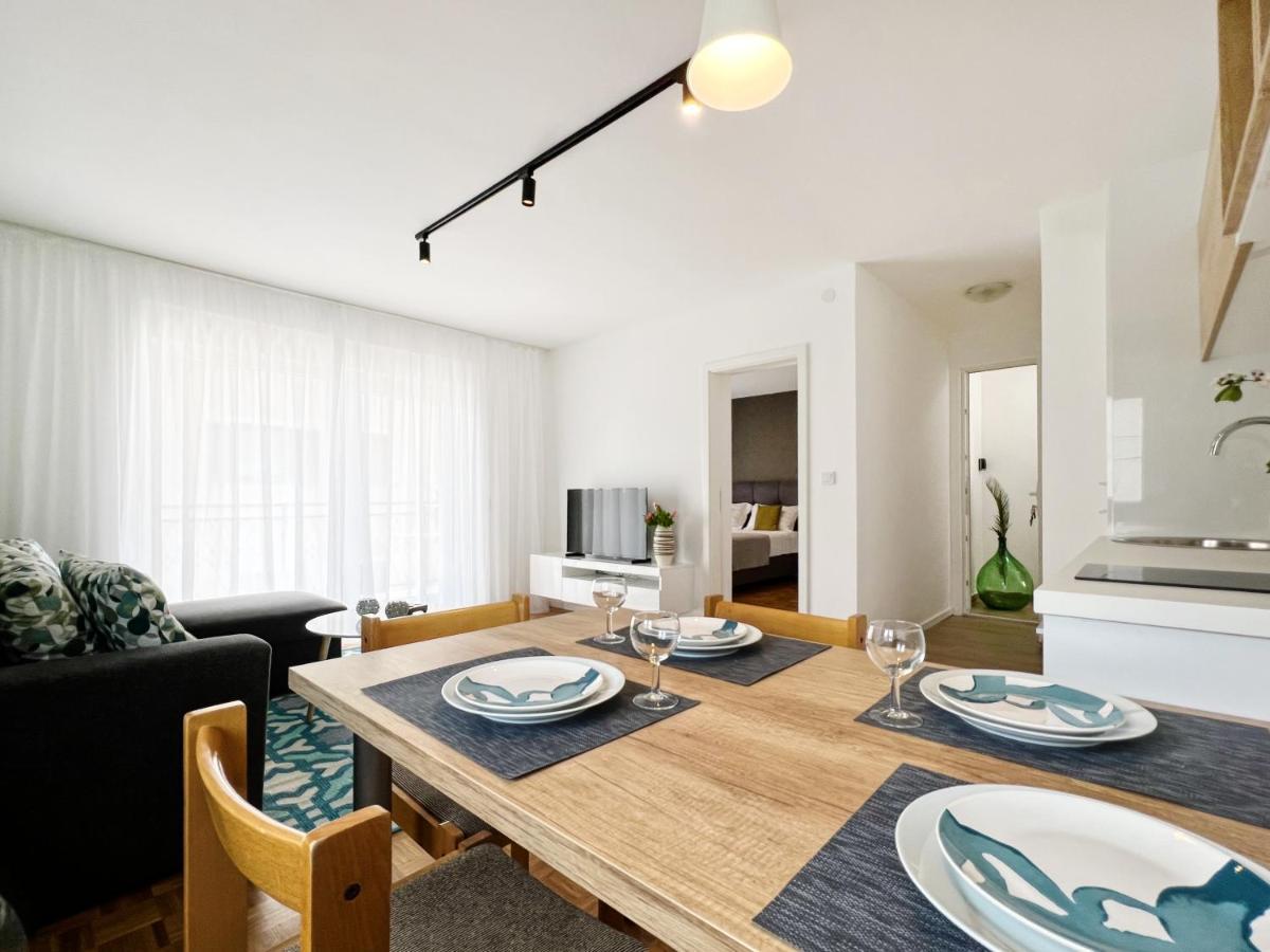 Apartments Valerian Новиград Екстериор снимка