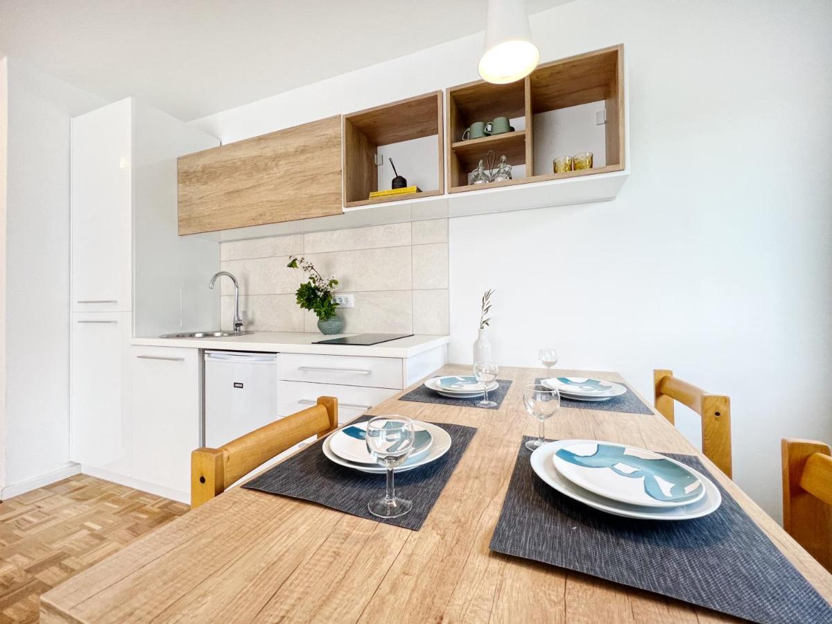 Apartments Valerian Новиград Екстериор снимка