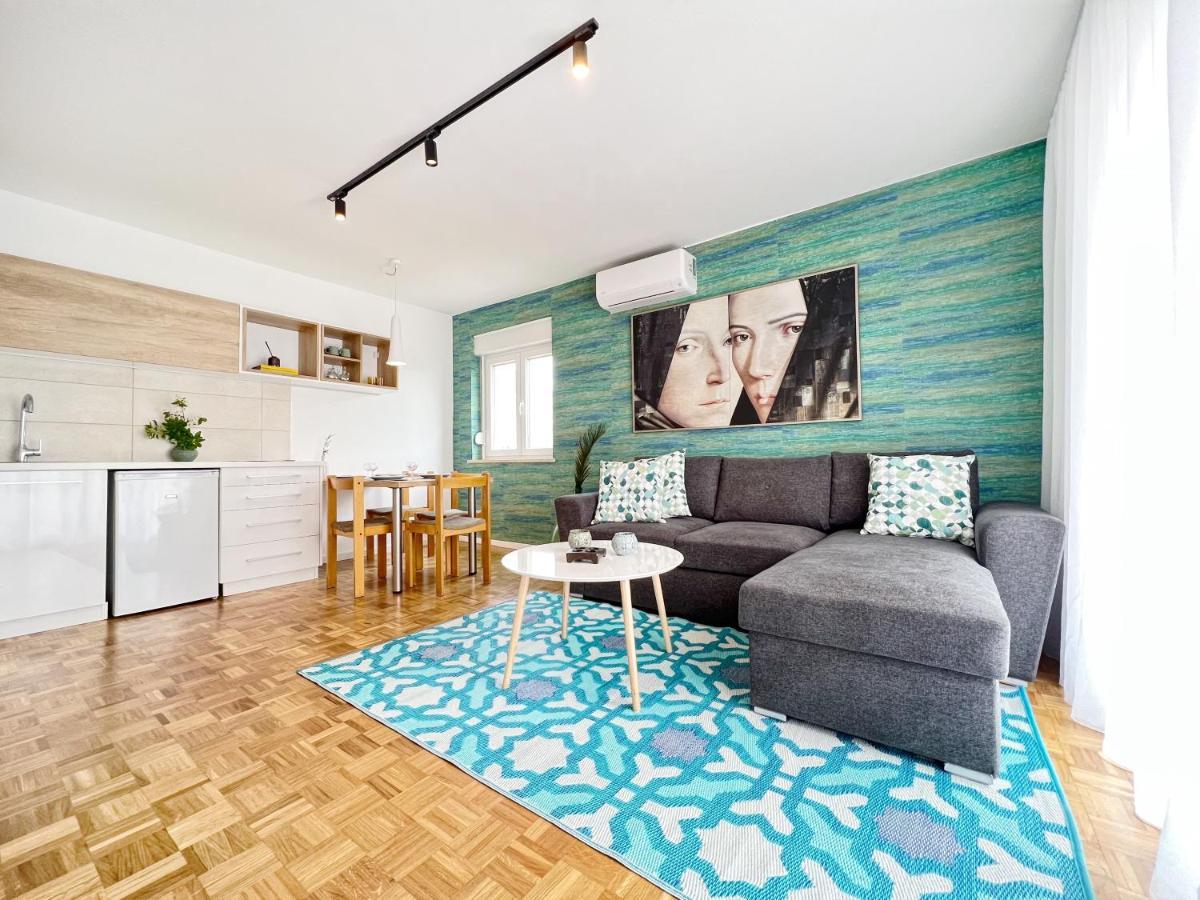 Apartments Valerian Новиград Екстериор снимка