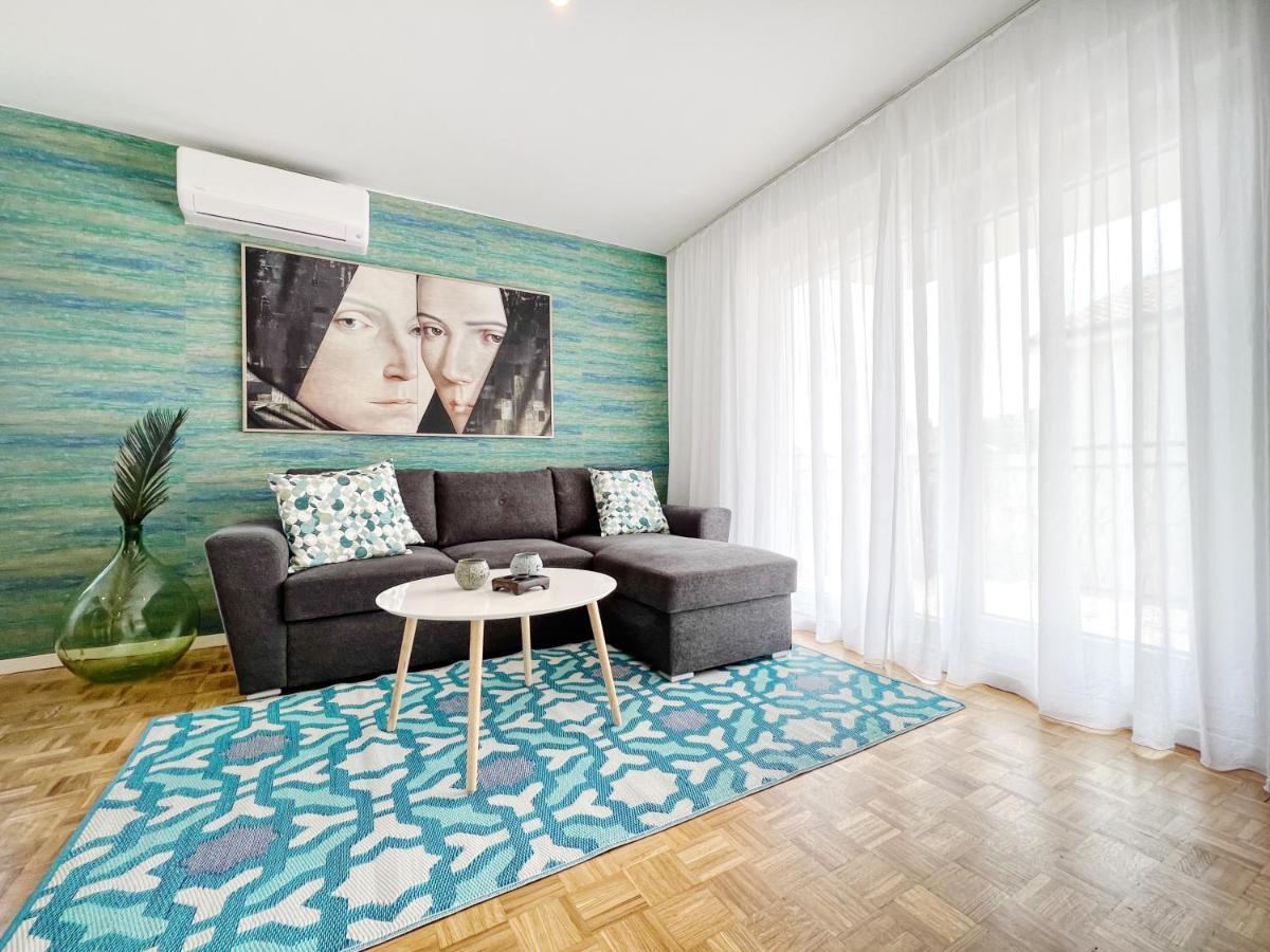 Apartments Valerian Новиград Екстериор снимка